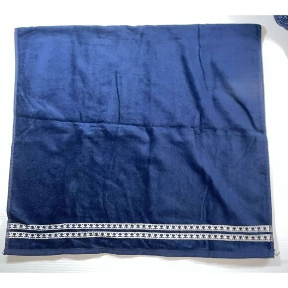 Vtg. Santens Christmas Embroidered Silver Tree‎ Blue Towel NWOT 45